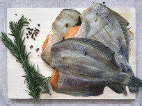 Сыр 1 кг ГОРНЫЙ СЫРОВАР (Бочата копчёный): Камбала камчатская вяленая с икрой