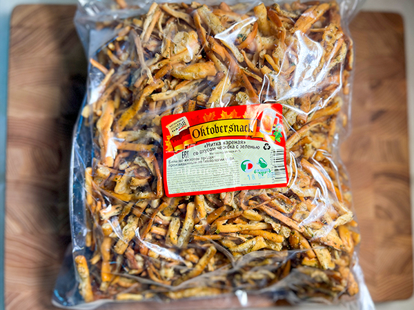 Нитка ЖАРЕНАЯ "Чеснок с зеленью" Oktobersnack 1 кг (сырный продукт) в Пензе
